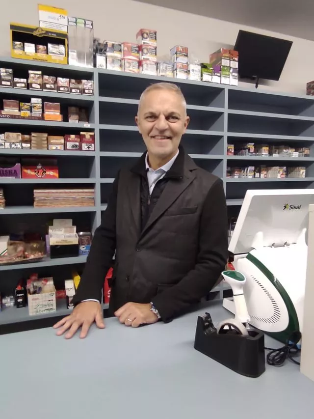 Gabriele Garino, titolare della tabaccheria del Borghetto